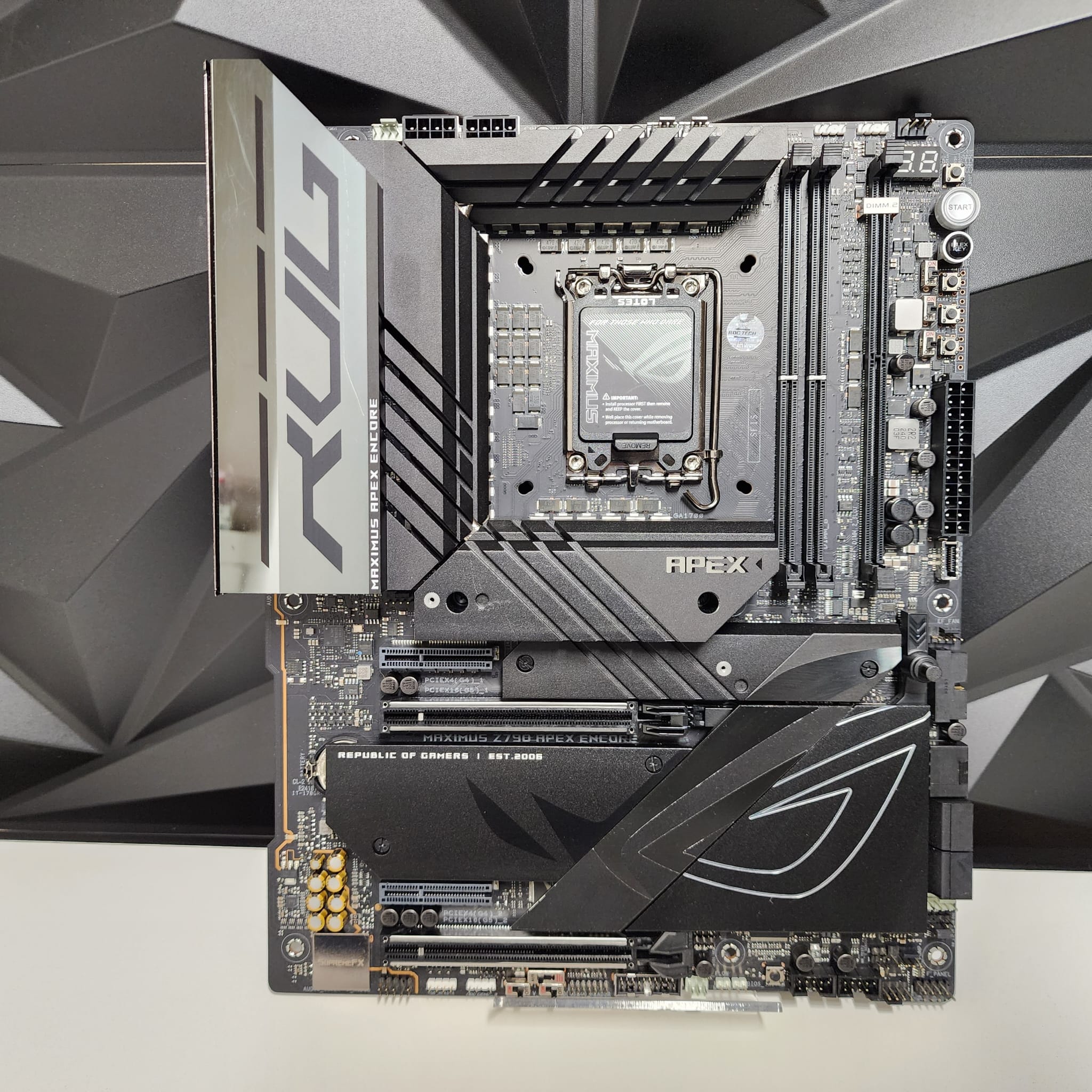 ASUS ROG MAXIMUS Z790 APEX ENCORE