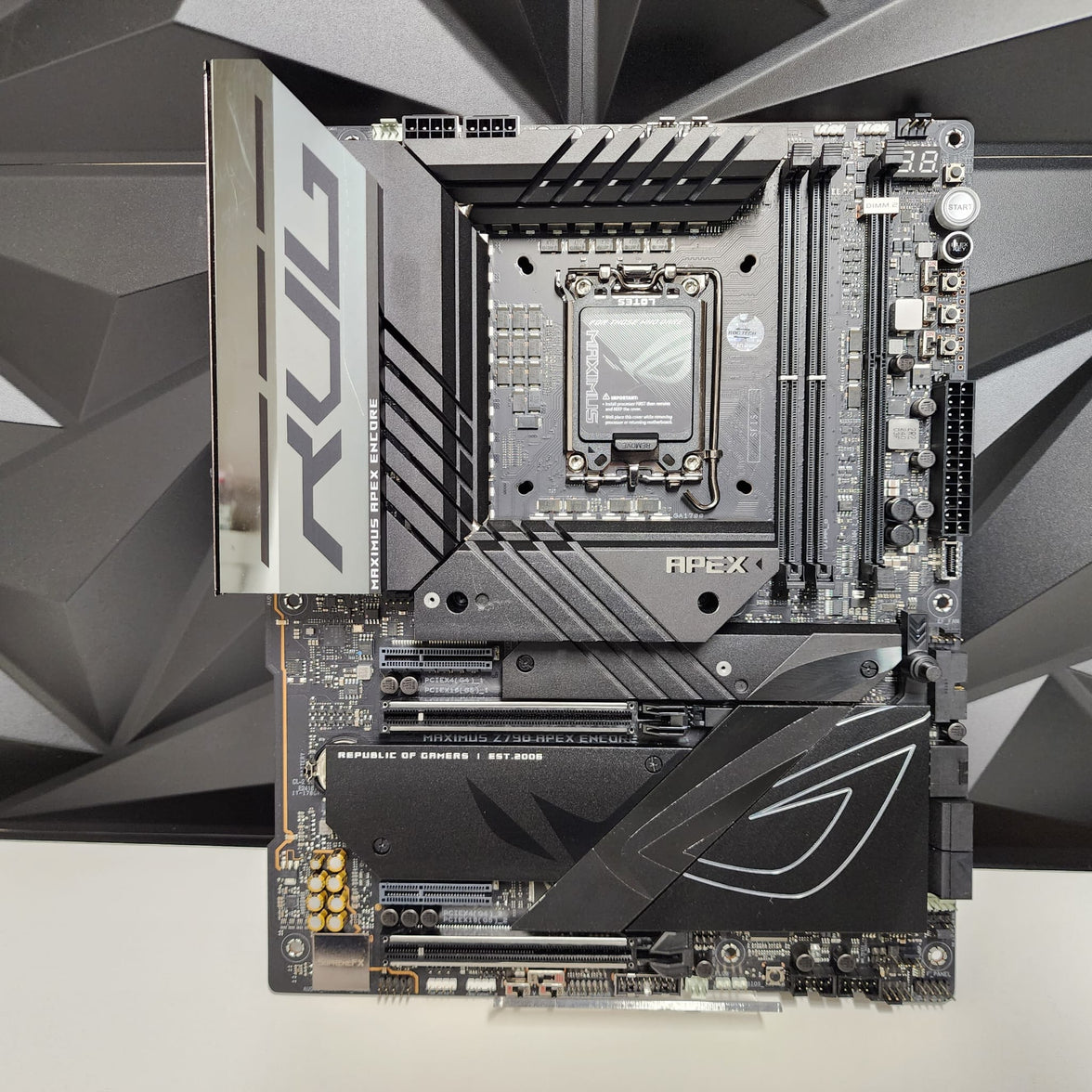 ASUS ROG MAXIMUS Z790 APEX ENCORE