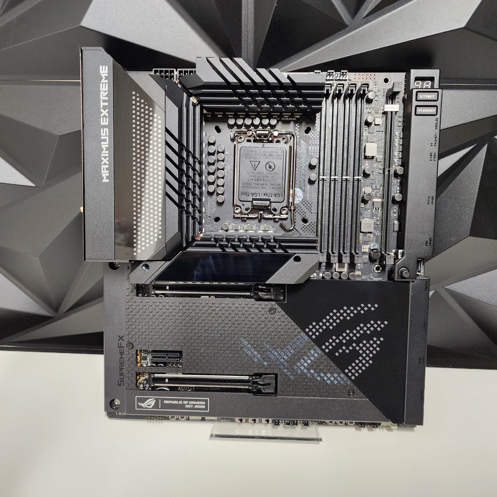 ASUS ROG MAXIMUS Z690 EXTREME