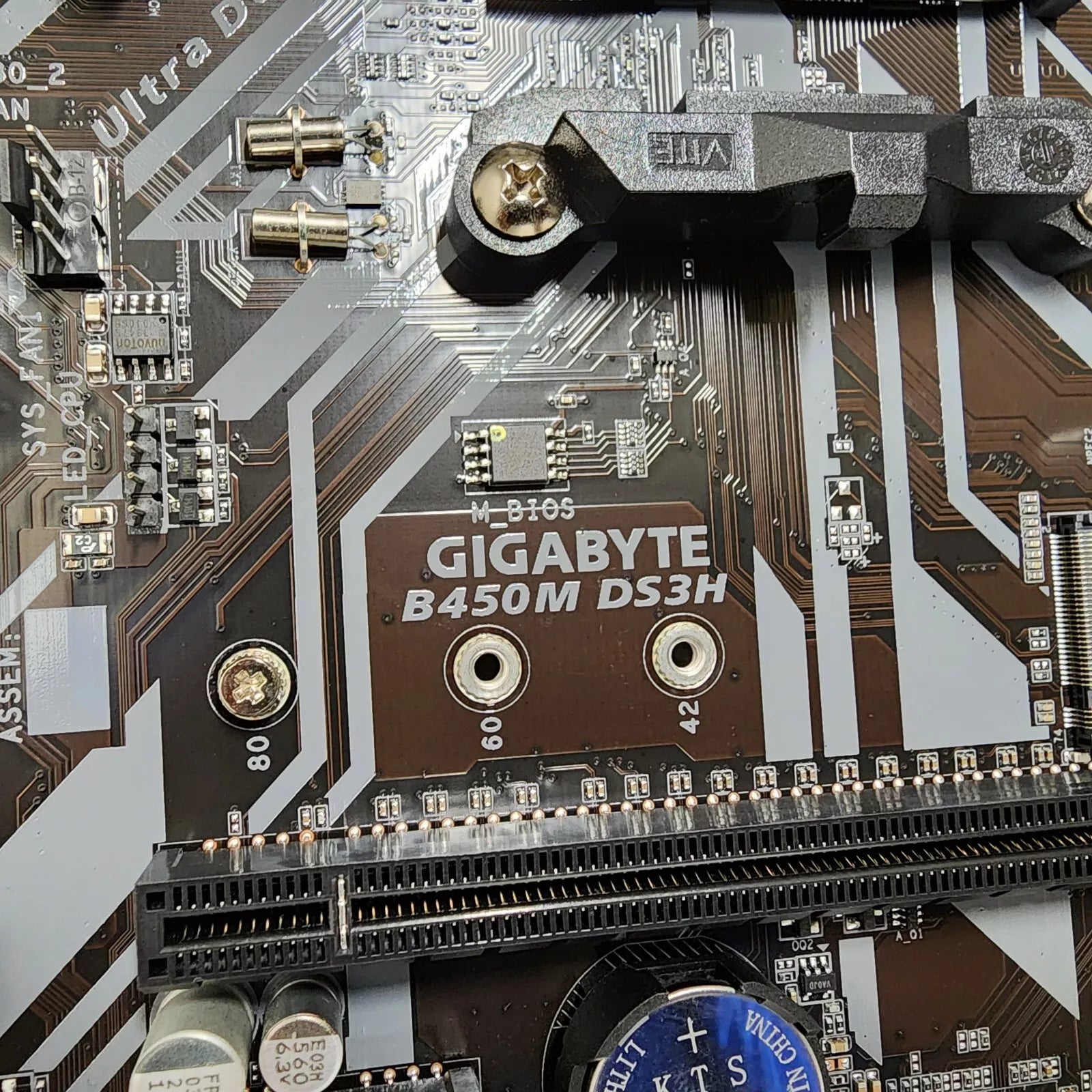 GIGABYTE B450M DS3H